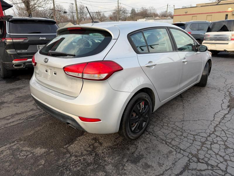 Kia Forte 5-Door LX 2017