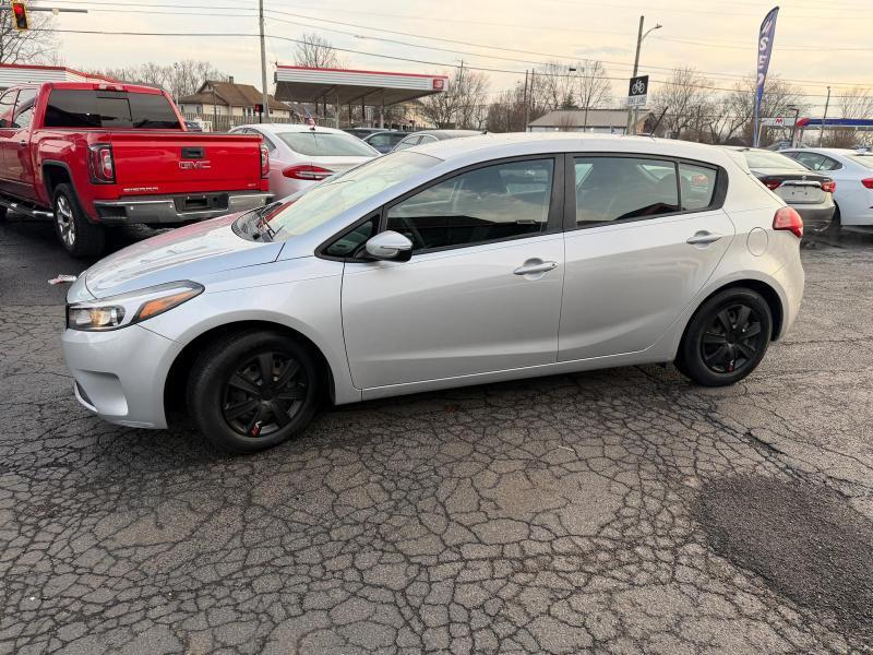 Kia Forte 5-Door LX 2017