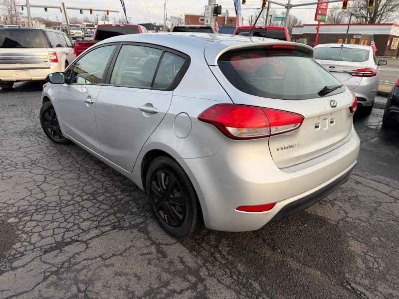 Kia Forte 5-Door LX 2017