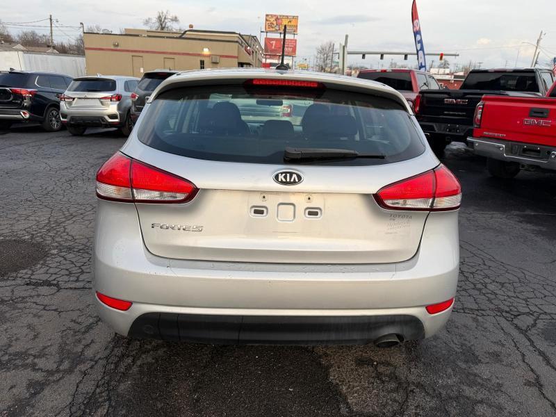 Kia Forte 5-Door LX 2017