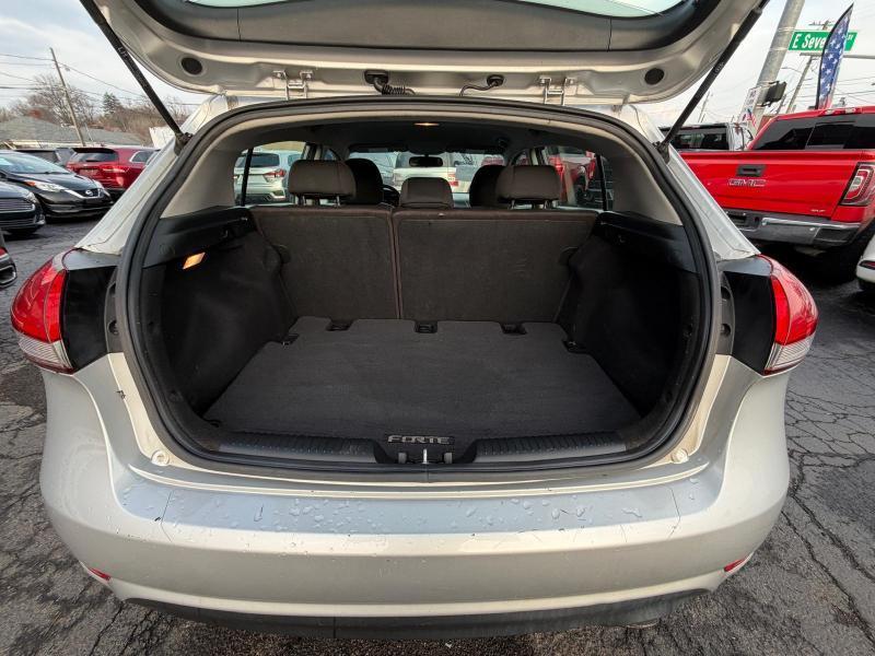 Kia Forte 5-Door LX 2017