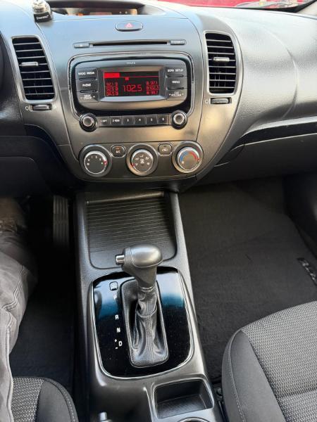 Kia Forte 5-Door LX 2017