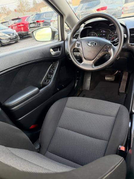 Kia Forte 5-Door LX 2017