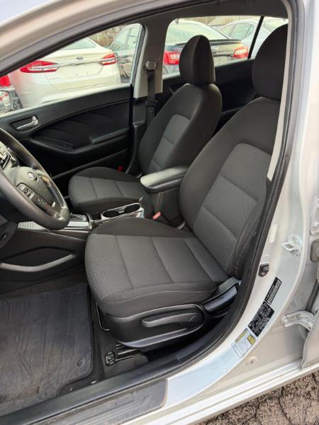 Kia Forte 5-Door LX 2017