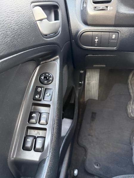 Kia Forte 5-Door LX 2017