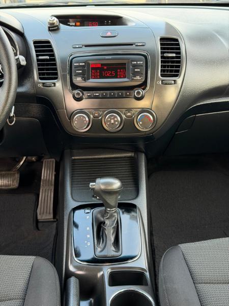 Kia Forte 5-Door LX 2017