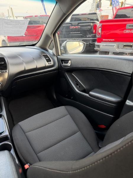 Kia Forte 5-Door LX 2017