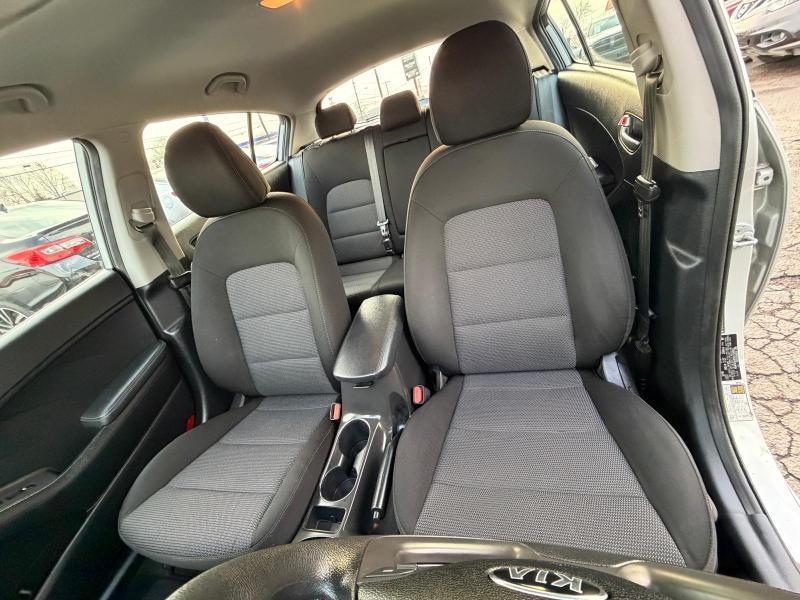 Kia Forte 5-Door LX 2017