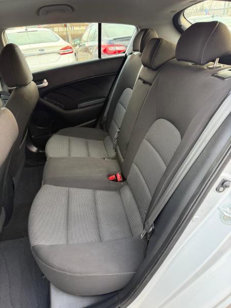 Kia Forte 5-Door LX 2017