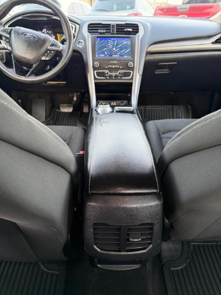Ford Fusion Hybrid SE 2020