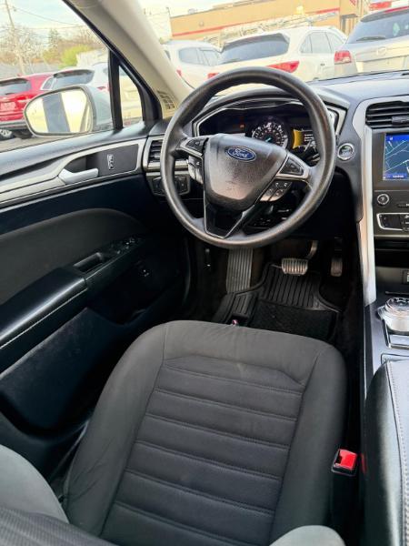 Ford Fusion Hybrid SE 2020