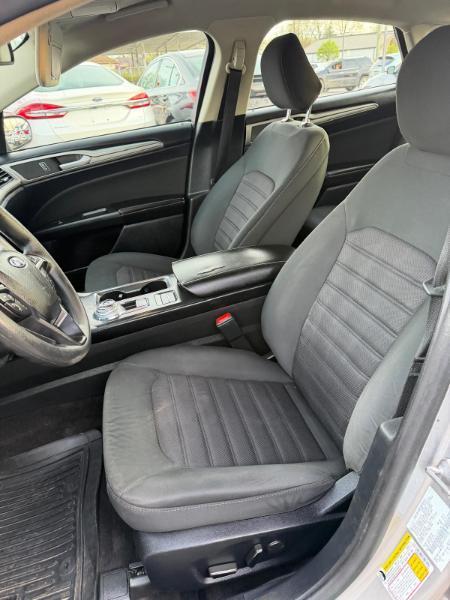 Ford Fusion Hybrid SE 2020
