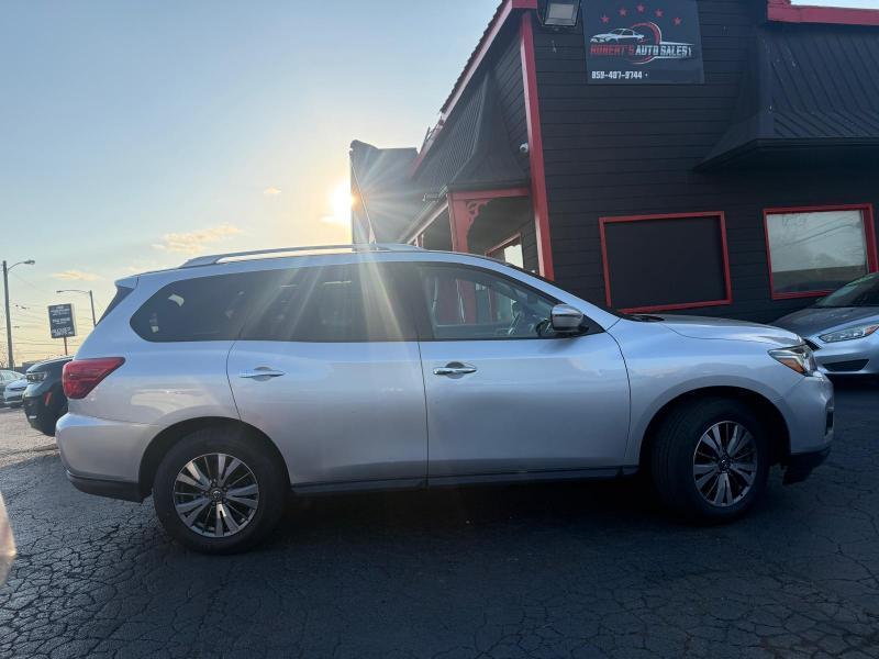 Nissan Pathfinder SV 4WD 2020
