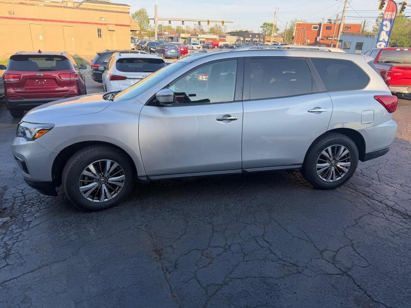 Nissan Pathfinder SV 4WD 2020
