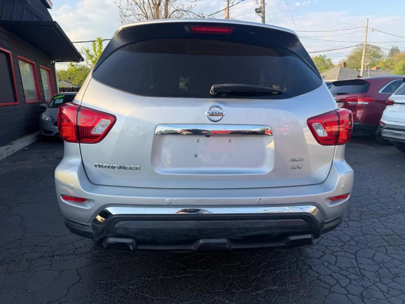 Nissan Pathfinder SV 4WD 2020