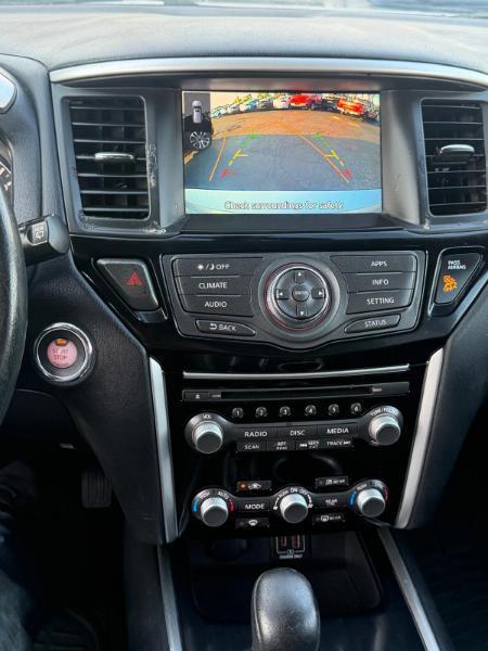 Nissan Pathfinder SV 4WD 2020