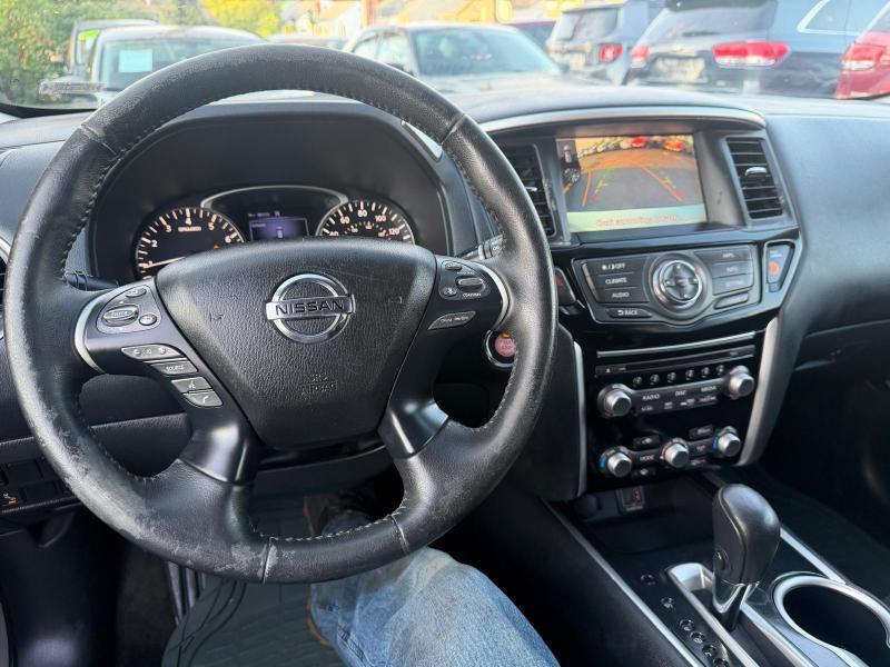 Nissan Pathfinder SV 4WD 2020