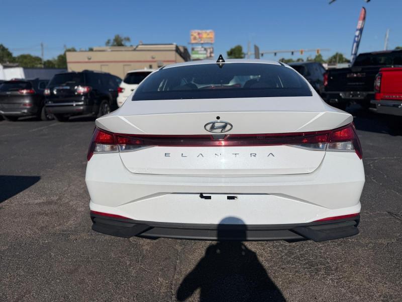 Hyundai Elantra SE 2021