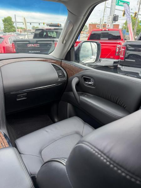 Infiniti QX80 Limited 4WD 2017