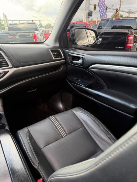 Toyota Highlander XLE AWD V6 2017