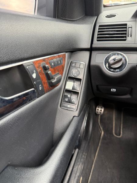 Mercedes-Benz C-Class C300 4MATIC Luxury Sedan 2010