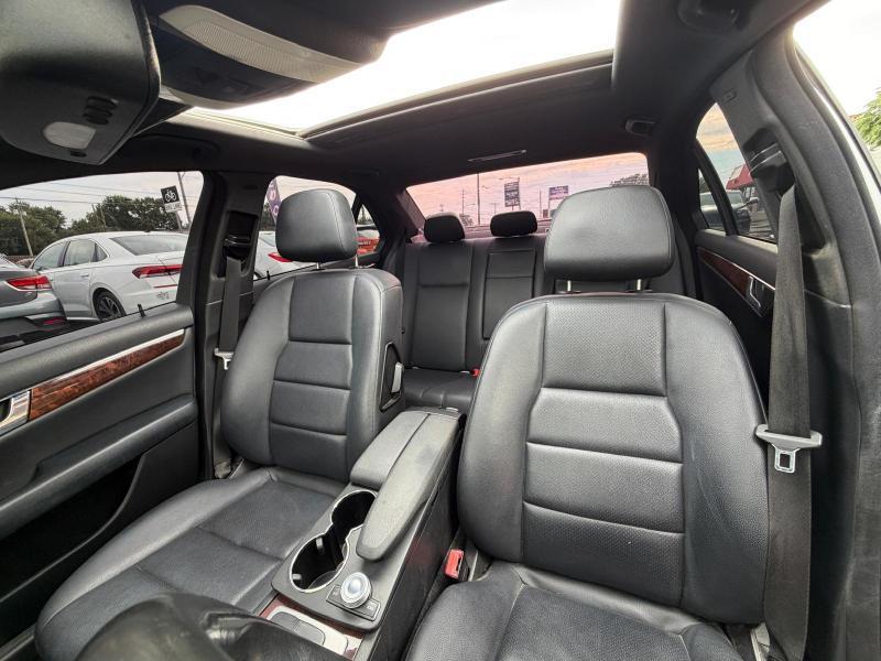 Mercedes-Benz C-Class C300 4MATIC Luxury Sedan 2010
