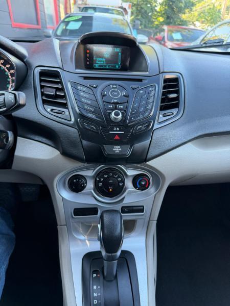 Ford Fiesta SE Hatchback 2017