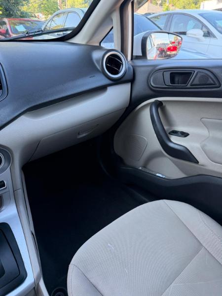 Ford Fiesta SE Hatchback 2017