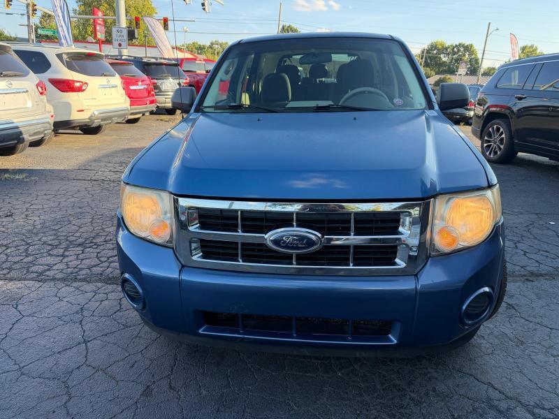 Ford Escape XLS FWD 2010
