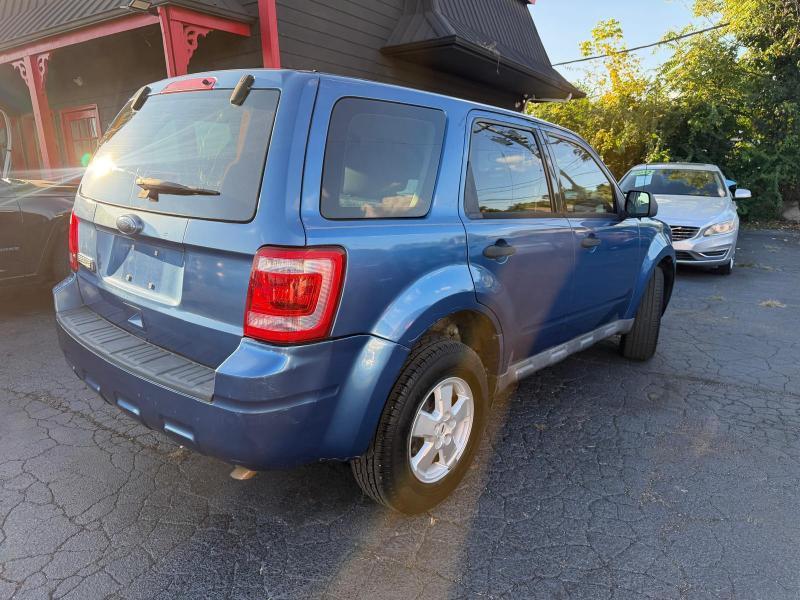 Ford Escape XLS FWD 2010