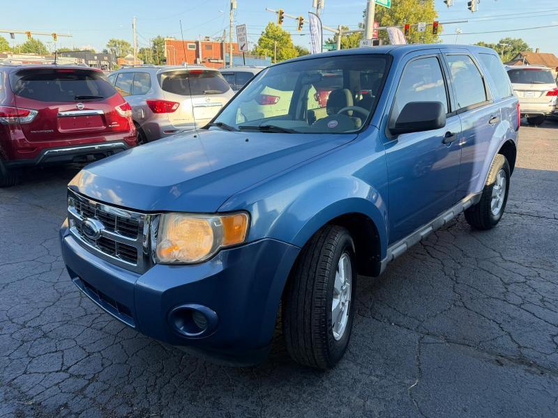 Ford Escape XLS FWD 2010