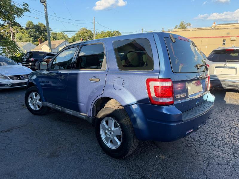 Ford Escape XLS FWD 2010