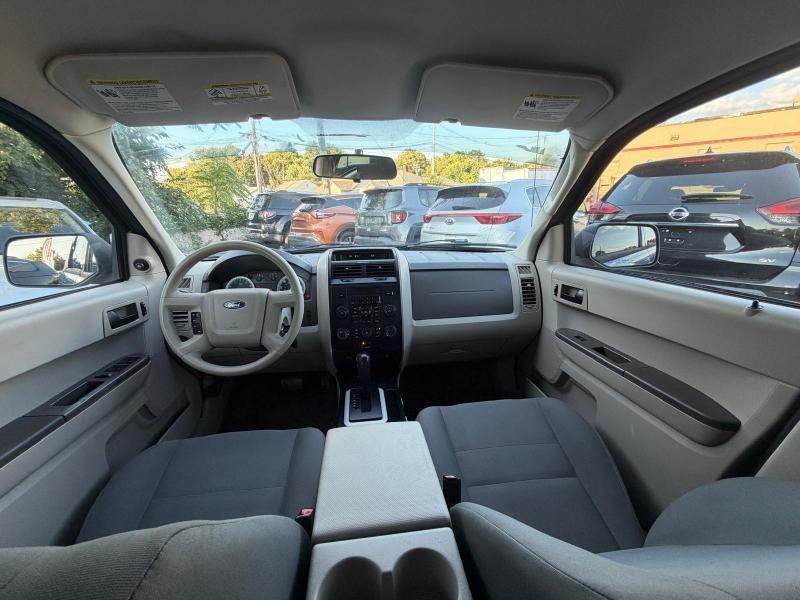Ford Escape XLS FWD 2010