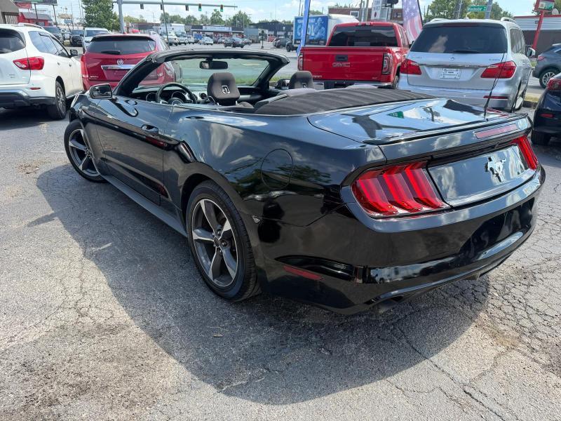 2015 Ford Mustang V6 - Photo 8