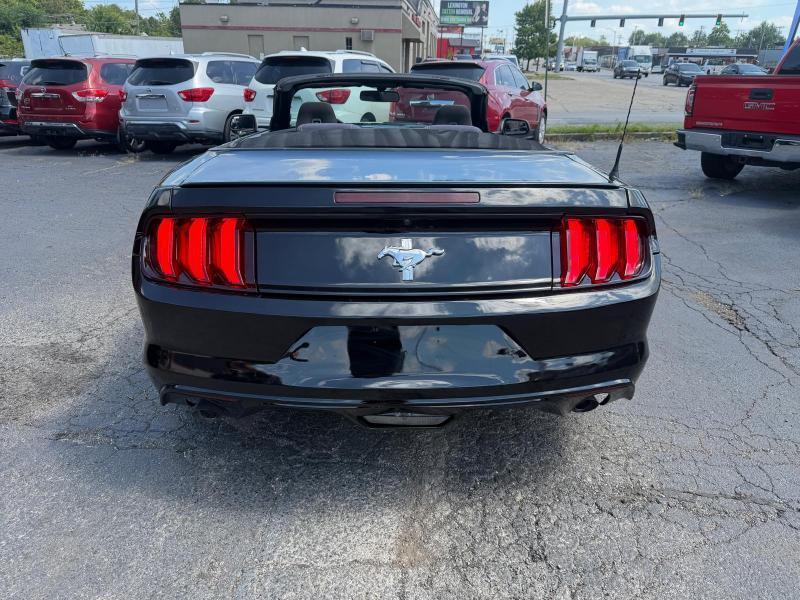2015 Ford Mustang V6 - Photo 9