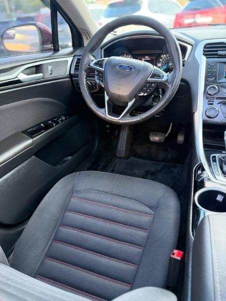 Ford Fusion SE 2015