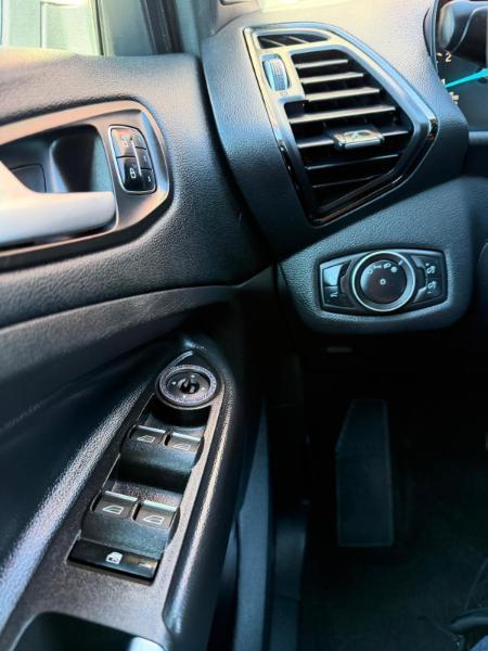 Ford Escape Titanium 4WD 2018