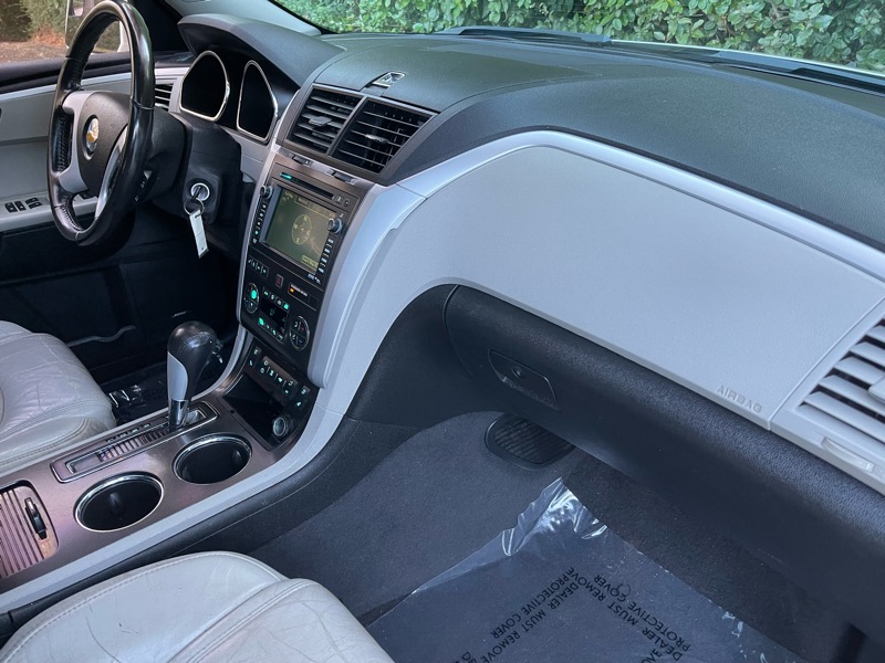 Chevrolet Traverse LTZ AWD 2011 Chevrolet Traverse LTZ AWD 2011