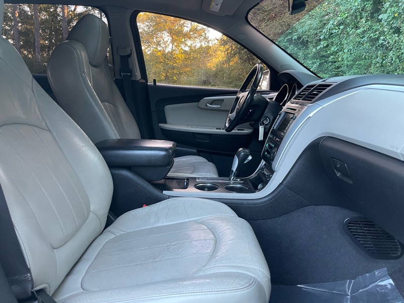 Chevrolet Traverse LTZ AWD 2011 Chevrolet Traverse LTZ AWD 2011