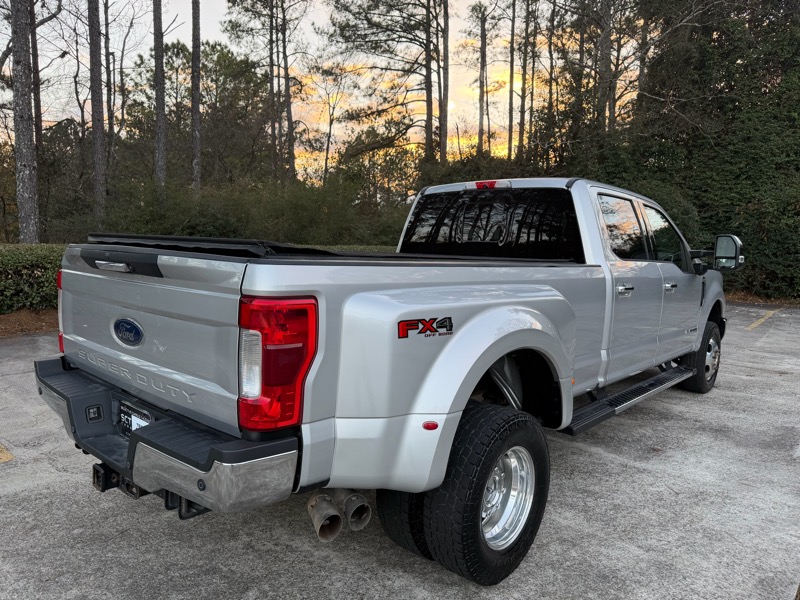 Ford F-350 SD Lariat Crew Cab Long Bed DRW 4WD 2018
