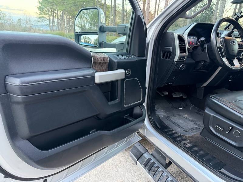 Ford F-350 SD Lariat Crew Cab Long Bed DRW 4WD 2018