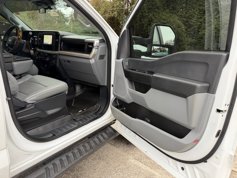 Ford F-250 SD XL Crew Cab Long Bed 4WD 2023