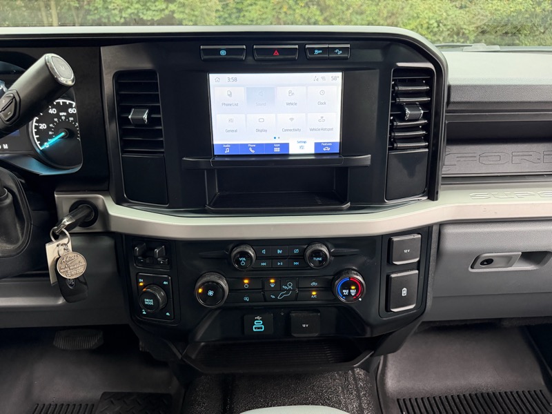 Ford F-250 SD XL Crew Cab Long Bed 4WD 2023