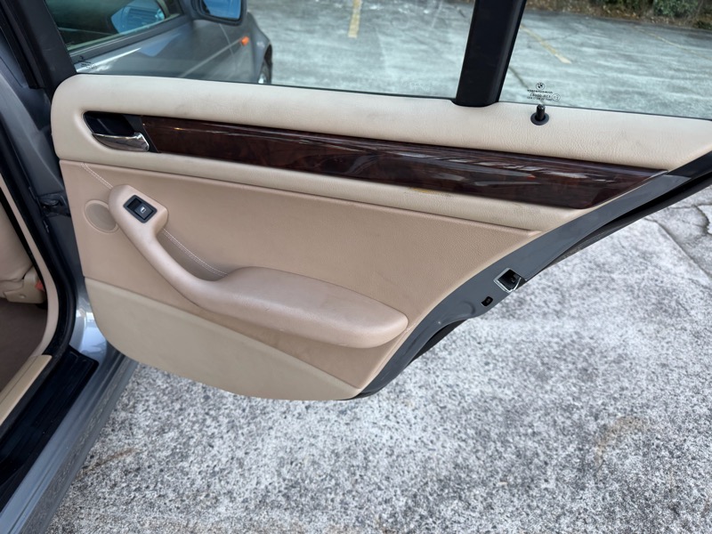 BMW 3-Series 325i Sedan 2005