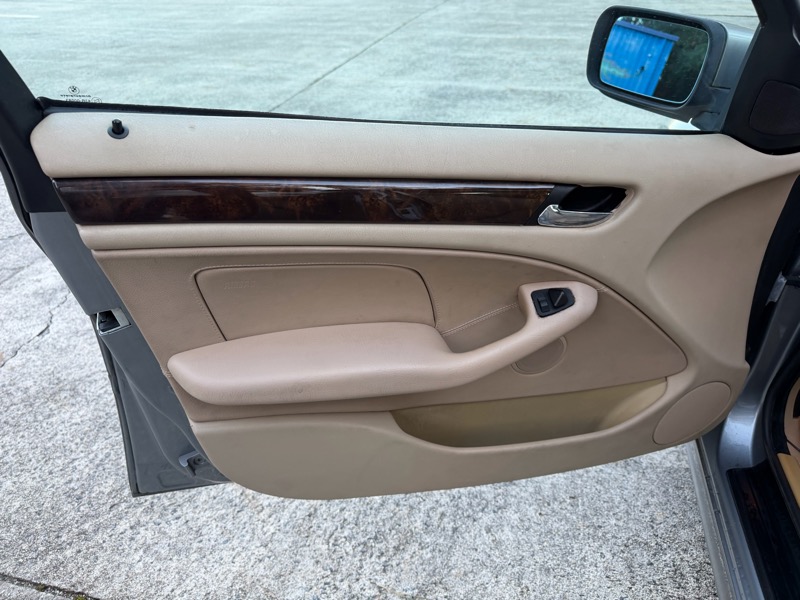 BMW 3-Series 325i Sedan 2005