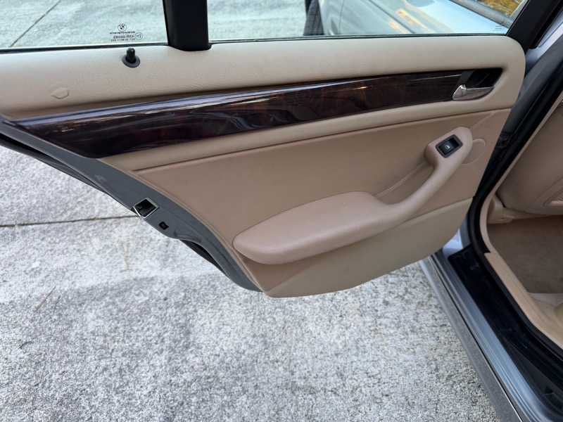 BMW 3-Series 325i Sedan 2005