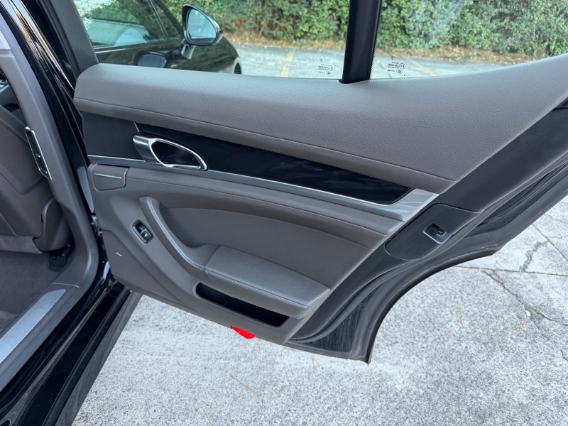 Porsche Panamera 4 2016