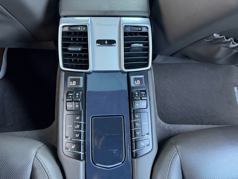 Porsche Panamera 4 2016