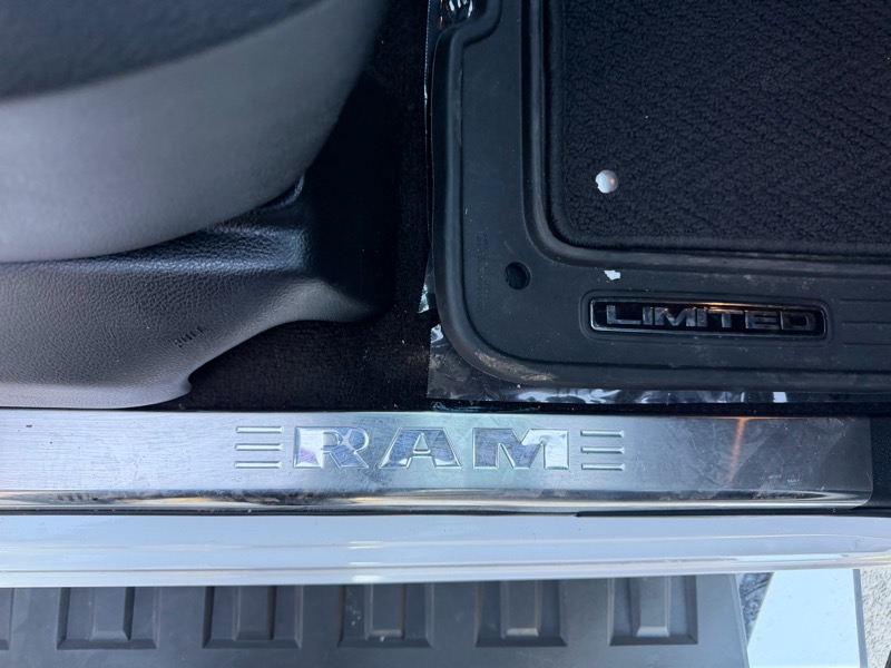 RAM 1500 Limited Longhorn 4x4 Crew Cab 5'7" Box 2014