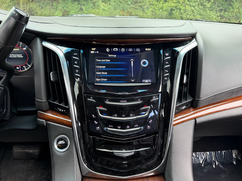 Cadillac Escalade Premium Luxury 4D SUV 4WD 2017